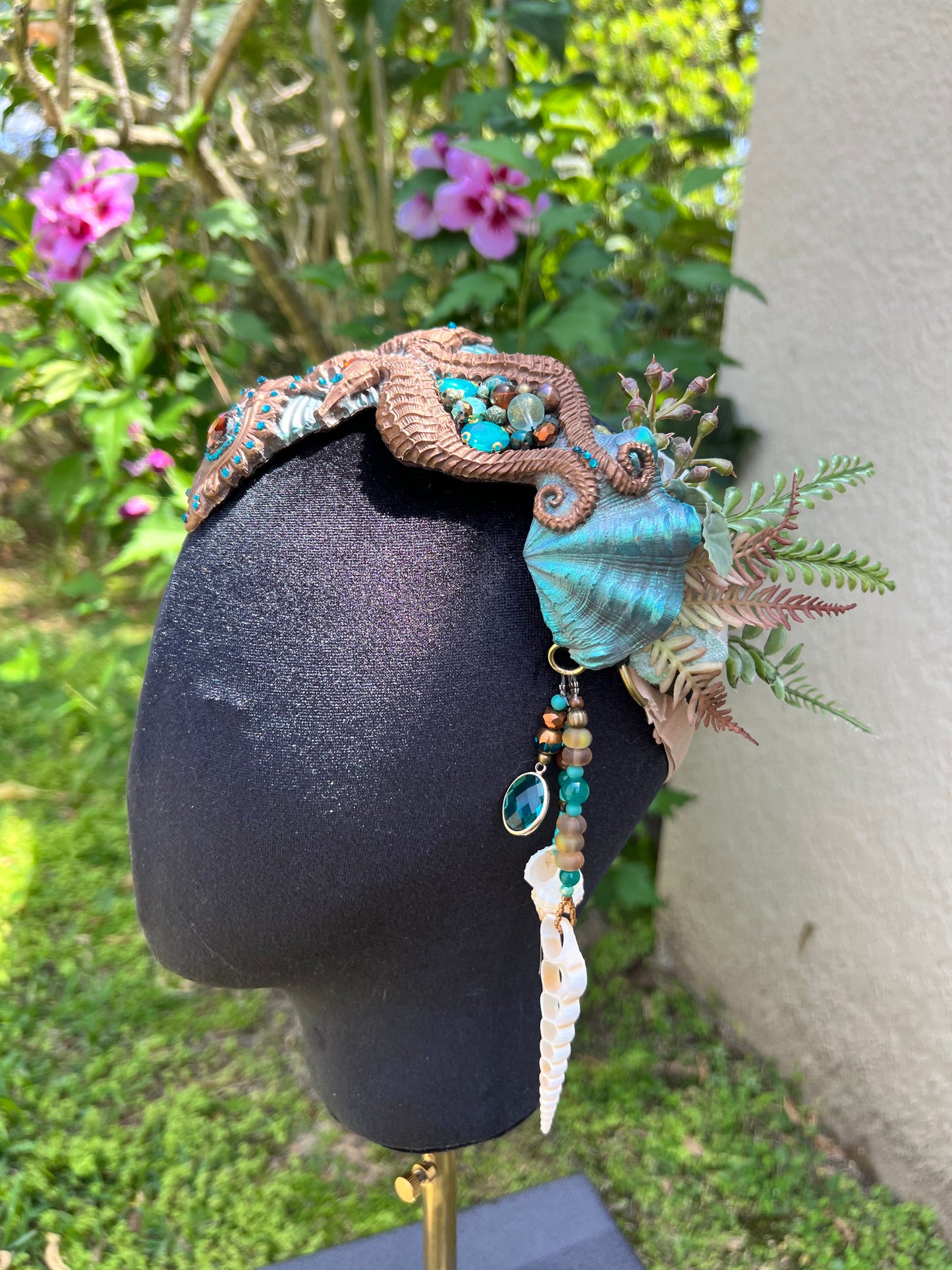 Seahorse bronze/blue crown