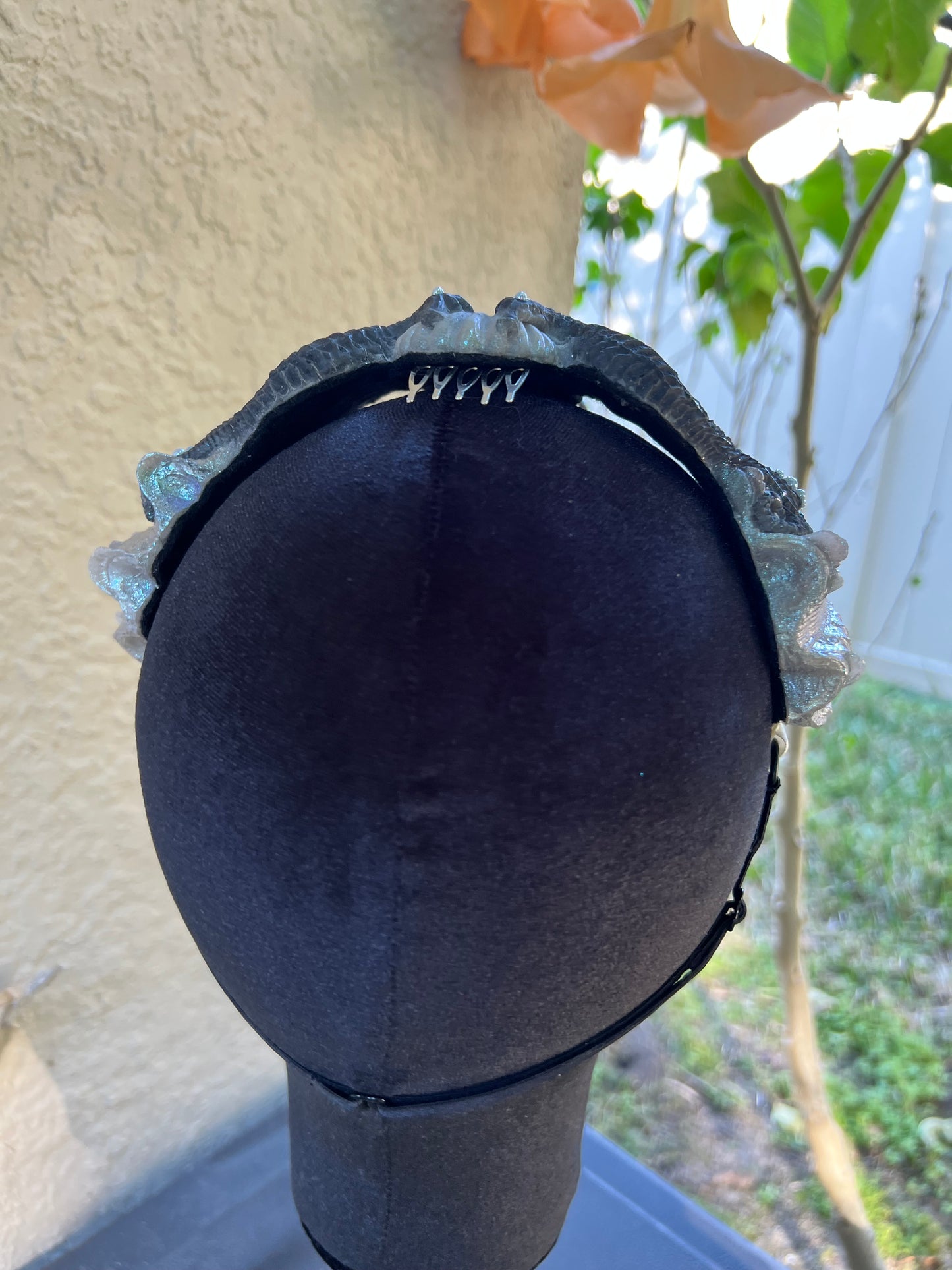 Black/ white seahorse crown