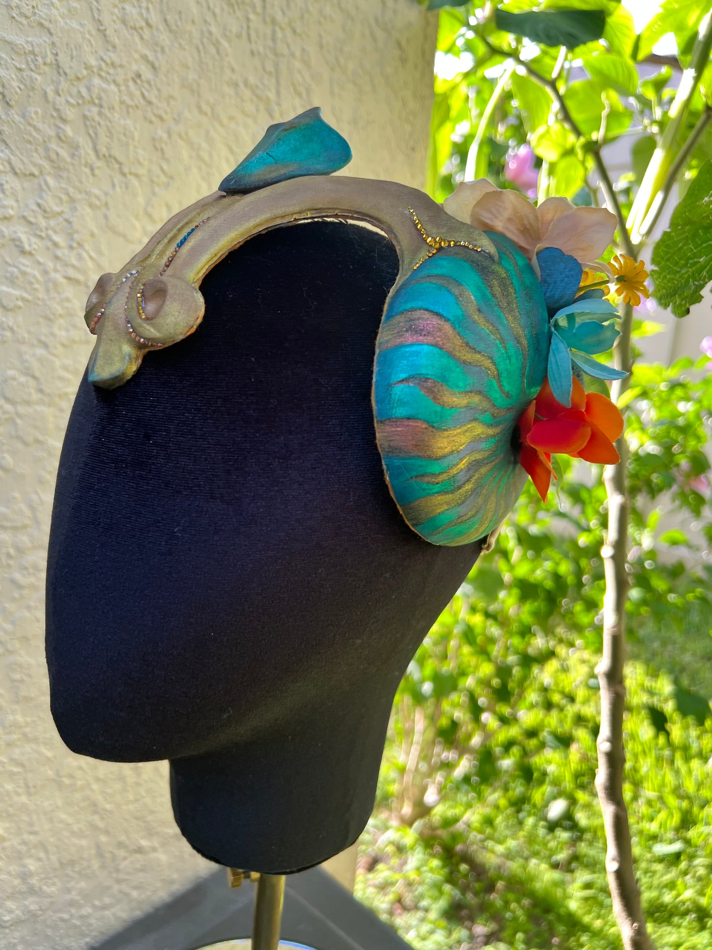 Gold/blue/orange Nautilus crown