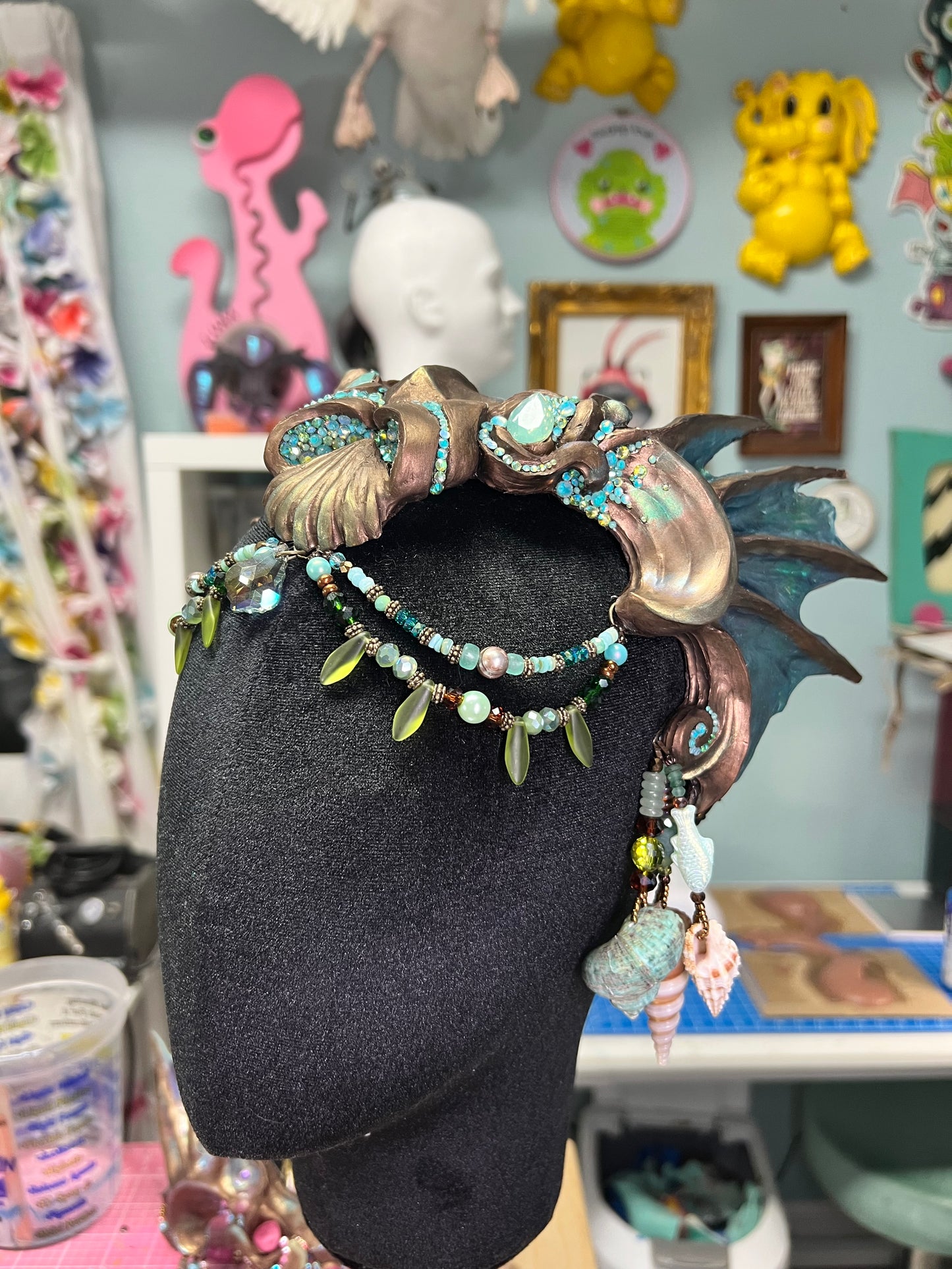 Green/bronze shift crown