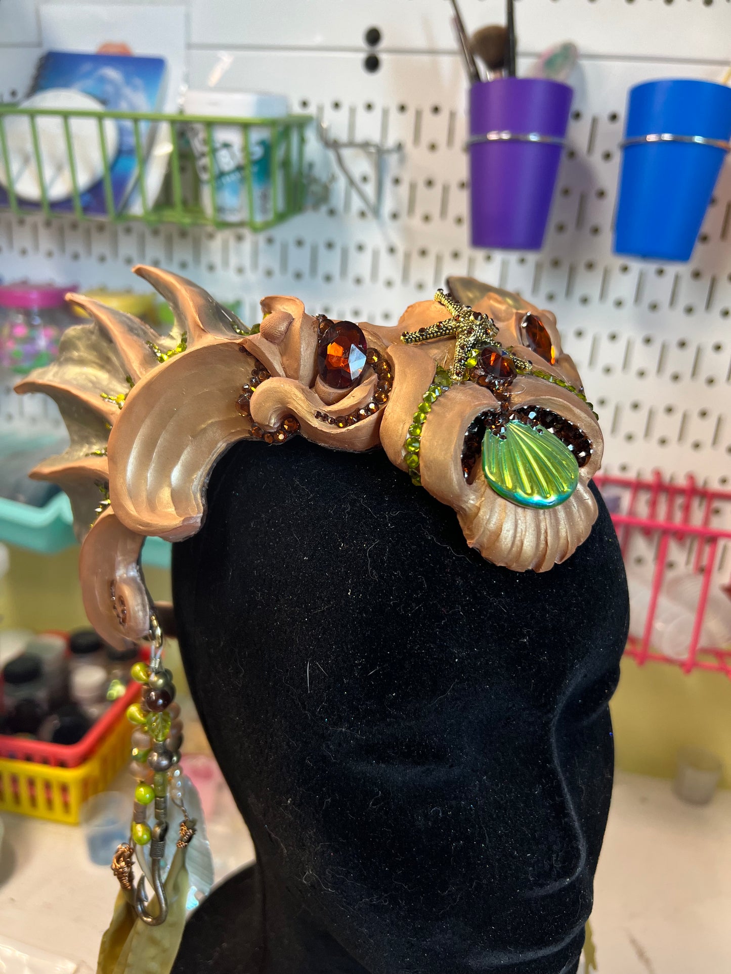 Bronze kelp crown