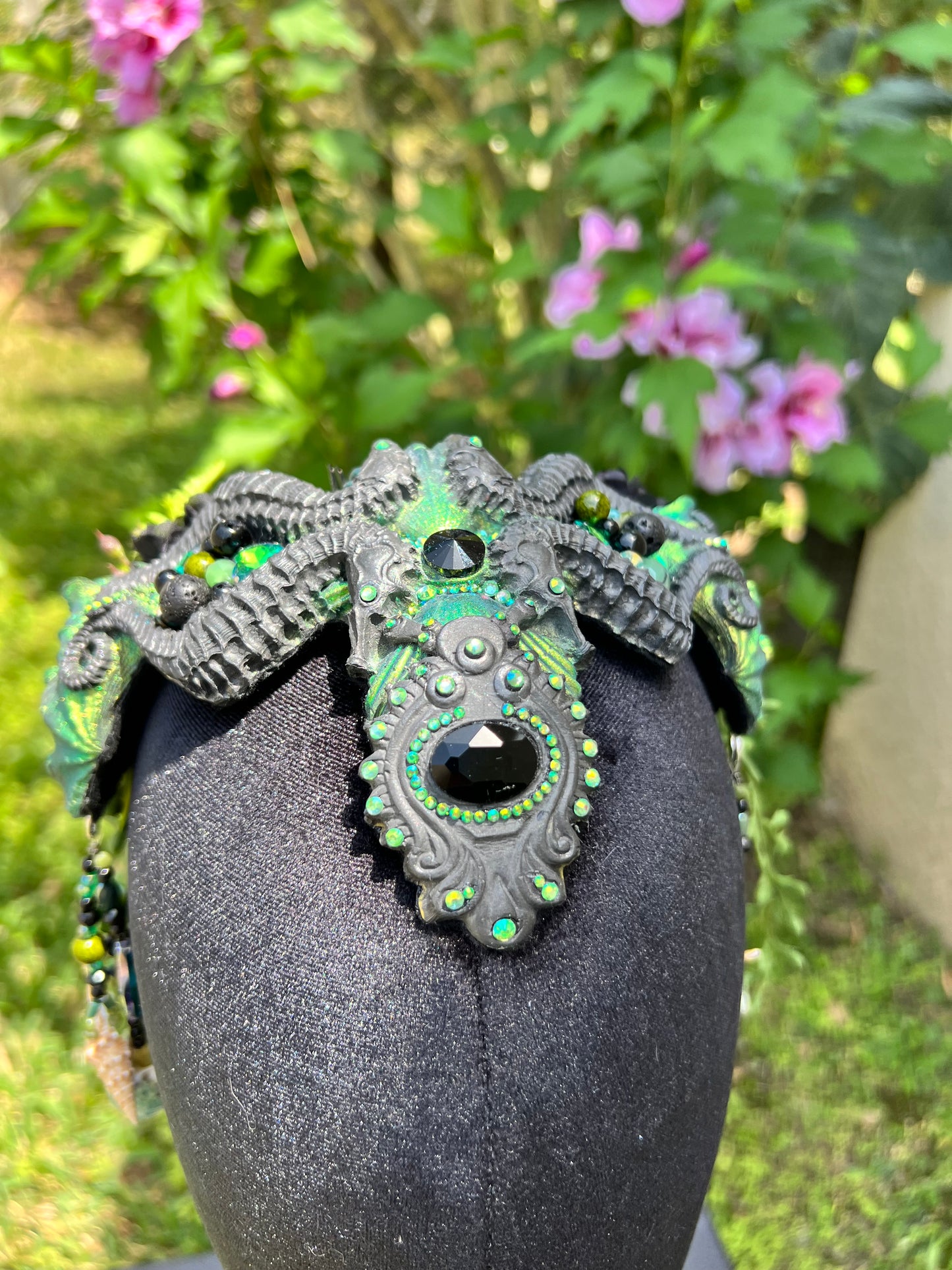 Black/green seahorse crown