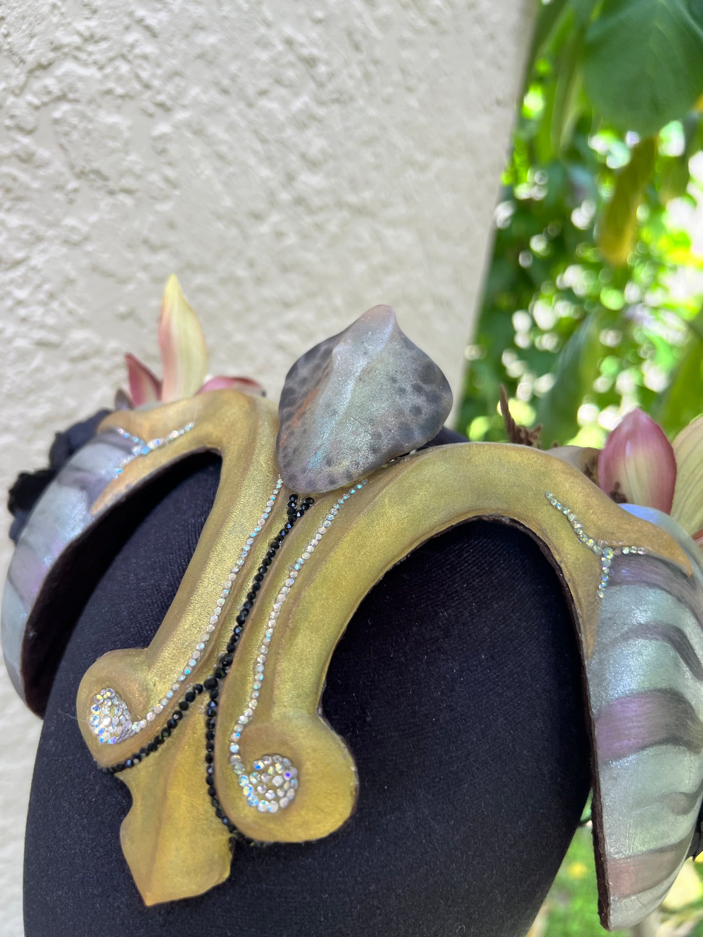 Bronze/black/gold Nautilus crown