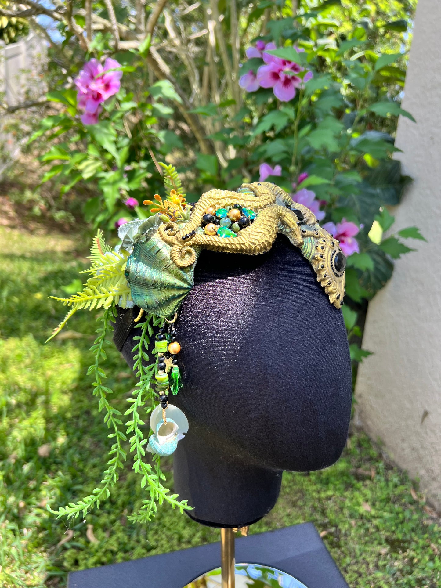 Gold/green seahorse crown