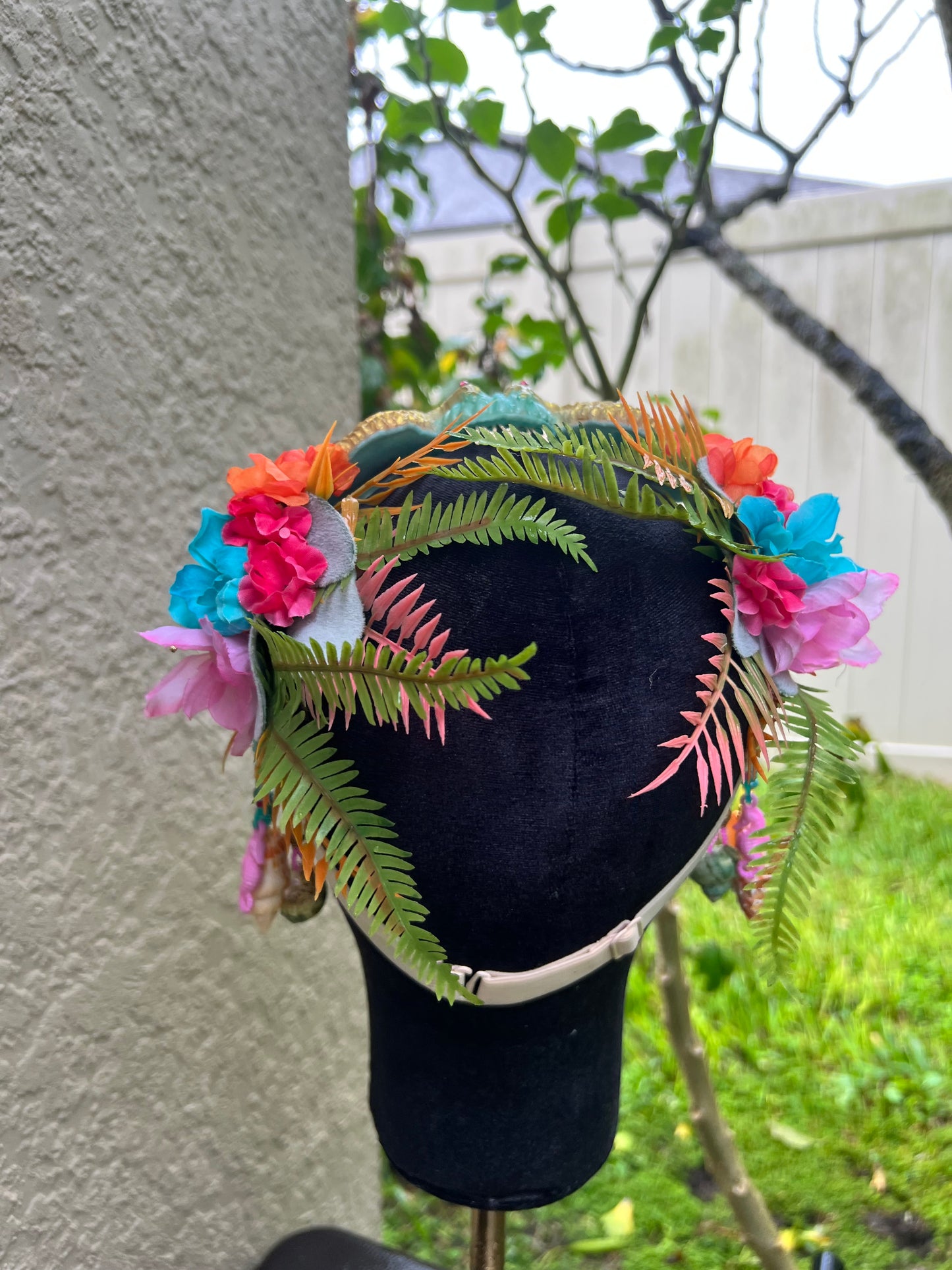 Sunrise seahorse crown
