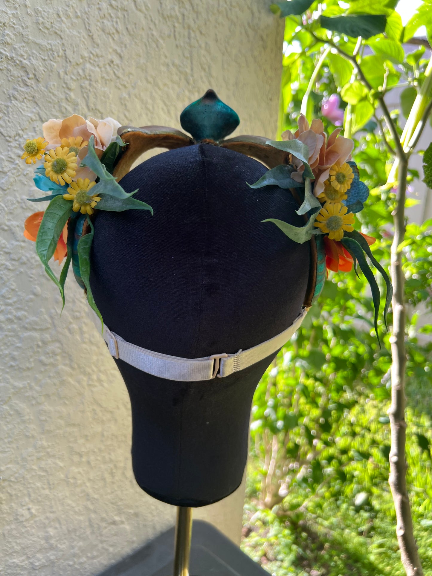 Gold/blue/orange Nautilus crown