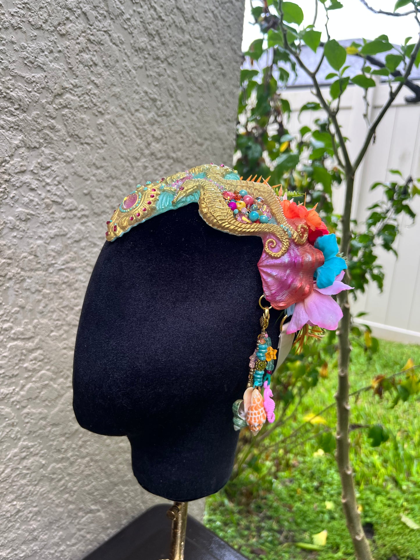Sunrise seahorse crown