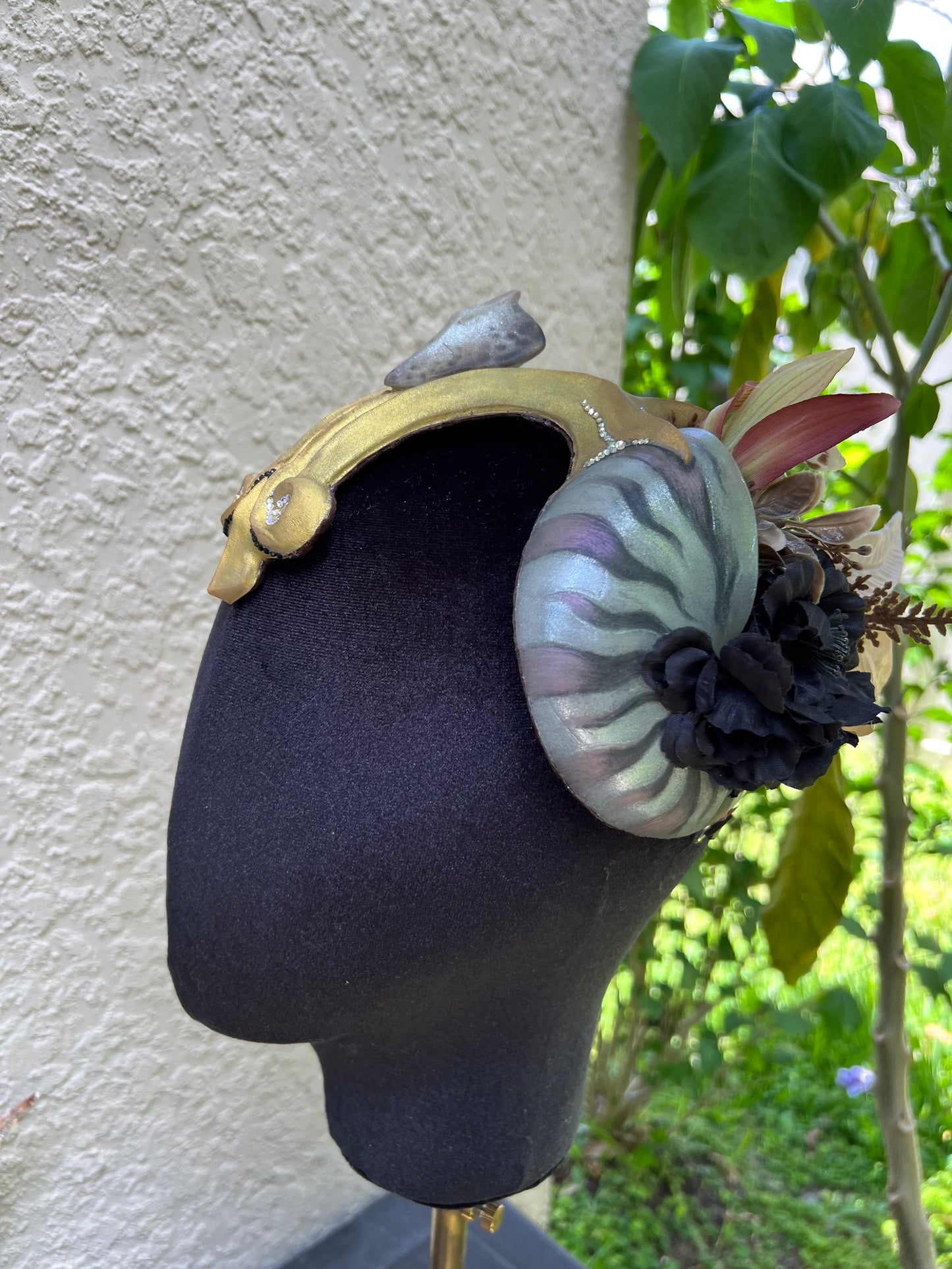 Bronze/black/gold Nautilus crown