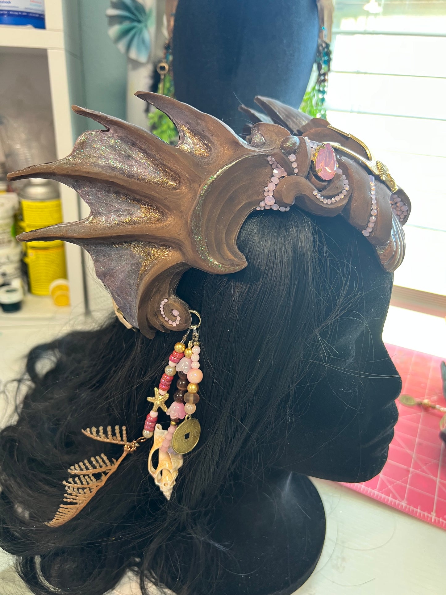 Brown/pink crown