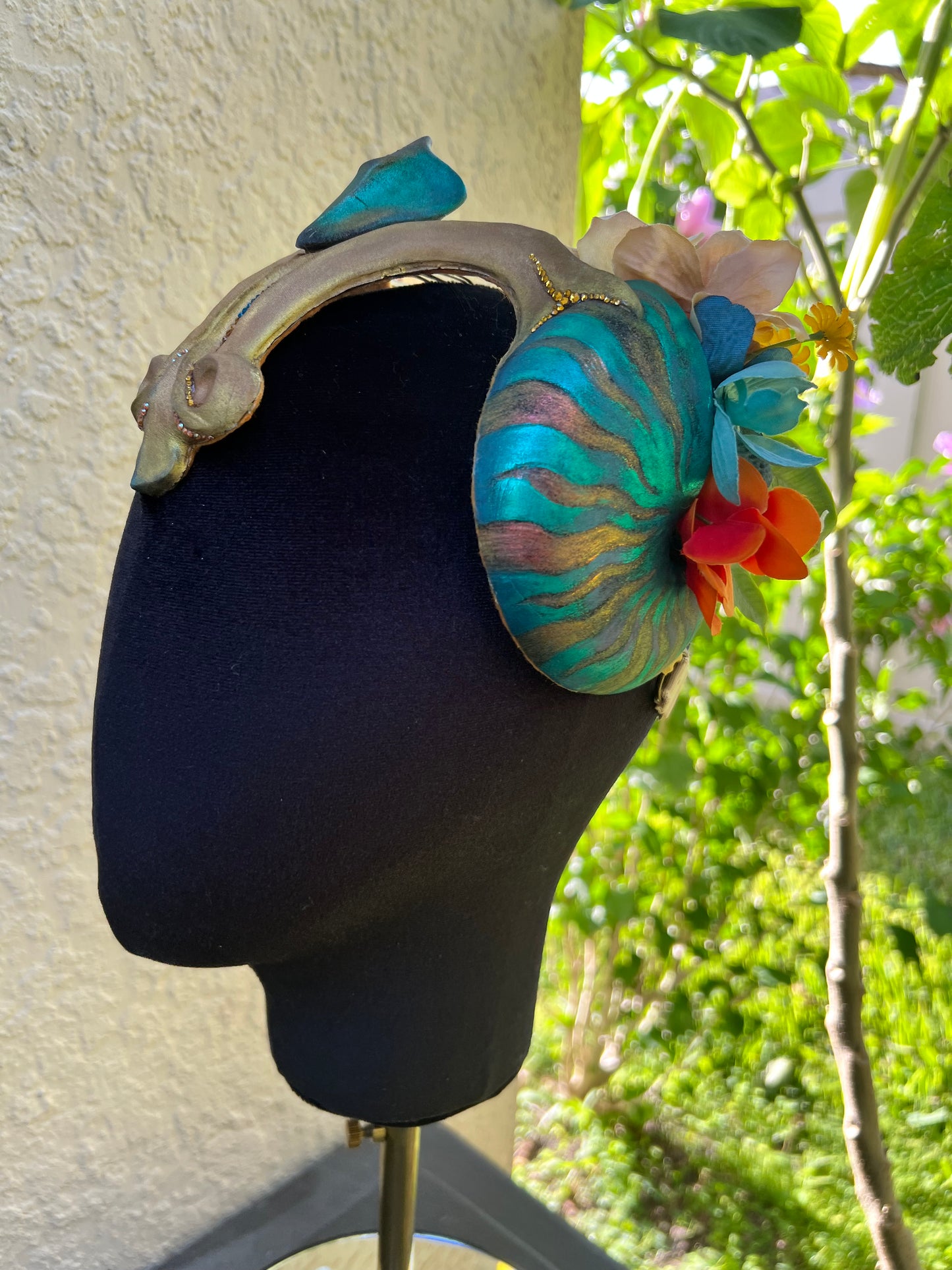 Gold/blue/orange Nautilus crown