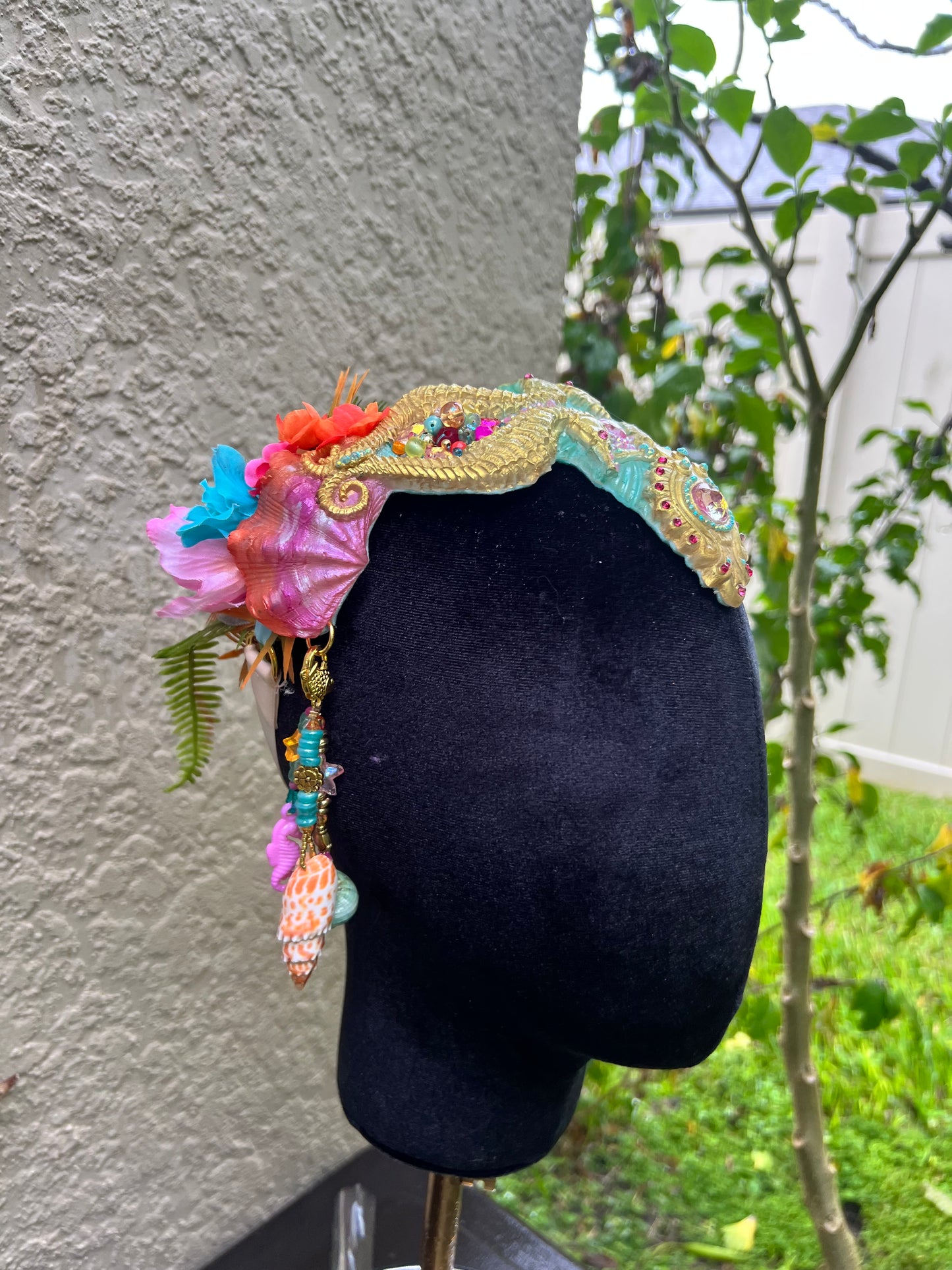 Sunrise seahorse crown