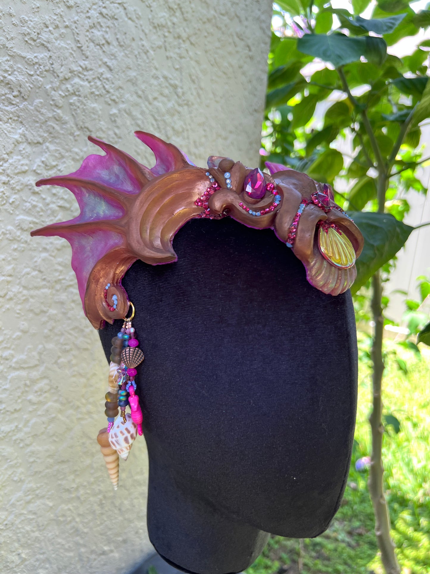 Bronze/pink crown