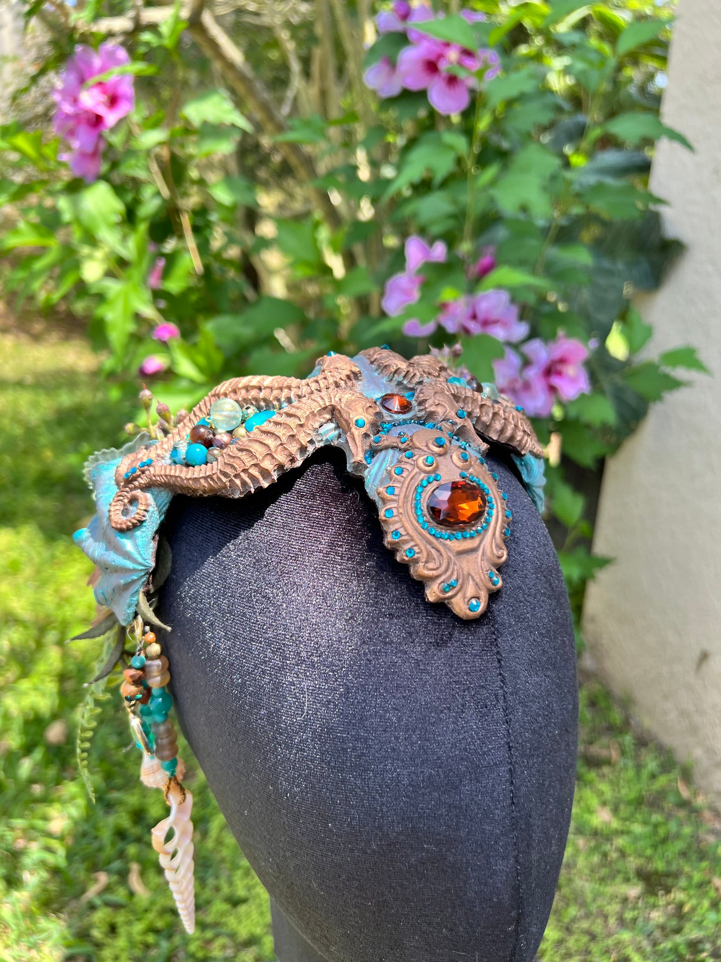 Seahorse bronze/blue crown