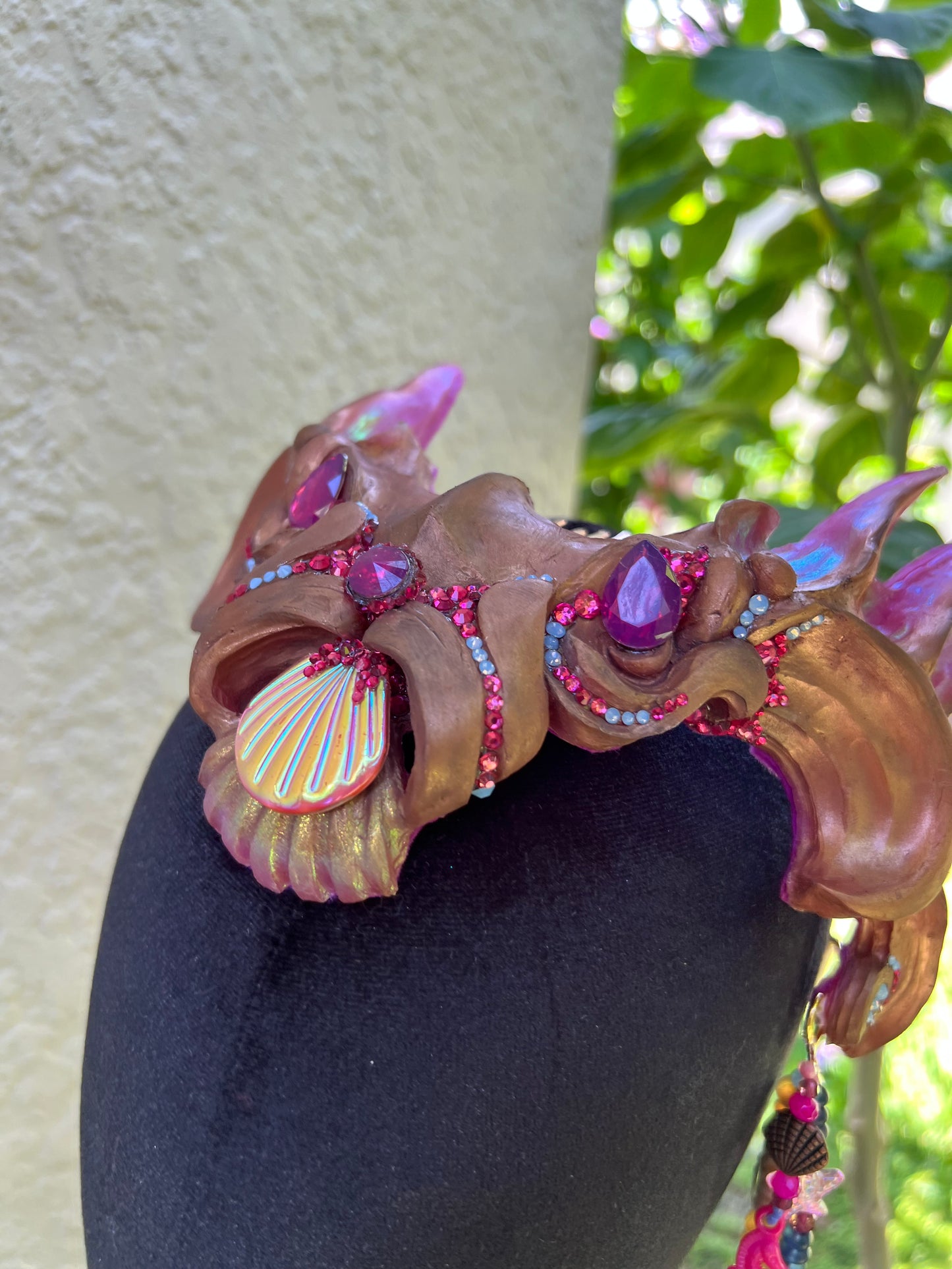 Bronze/pink crown