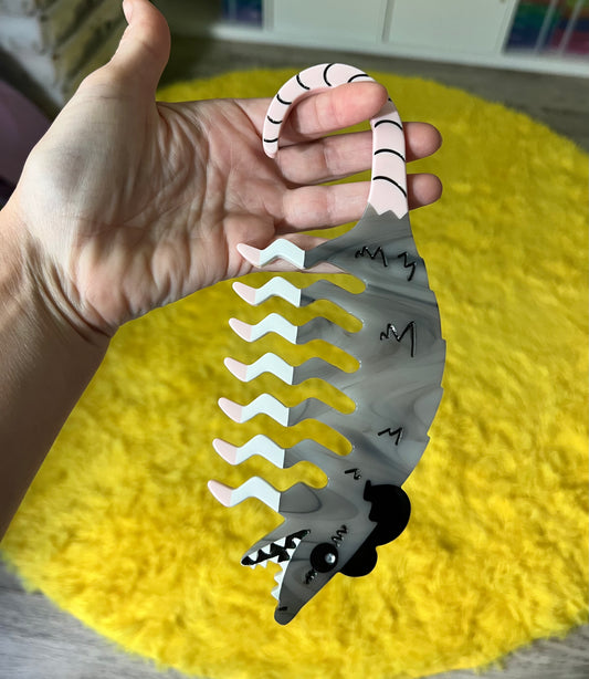 Opossum wet hair comb