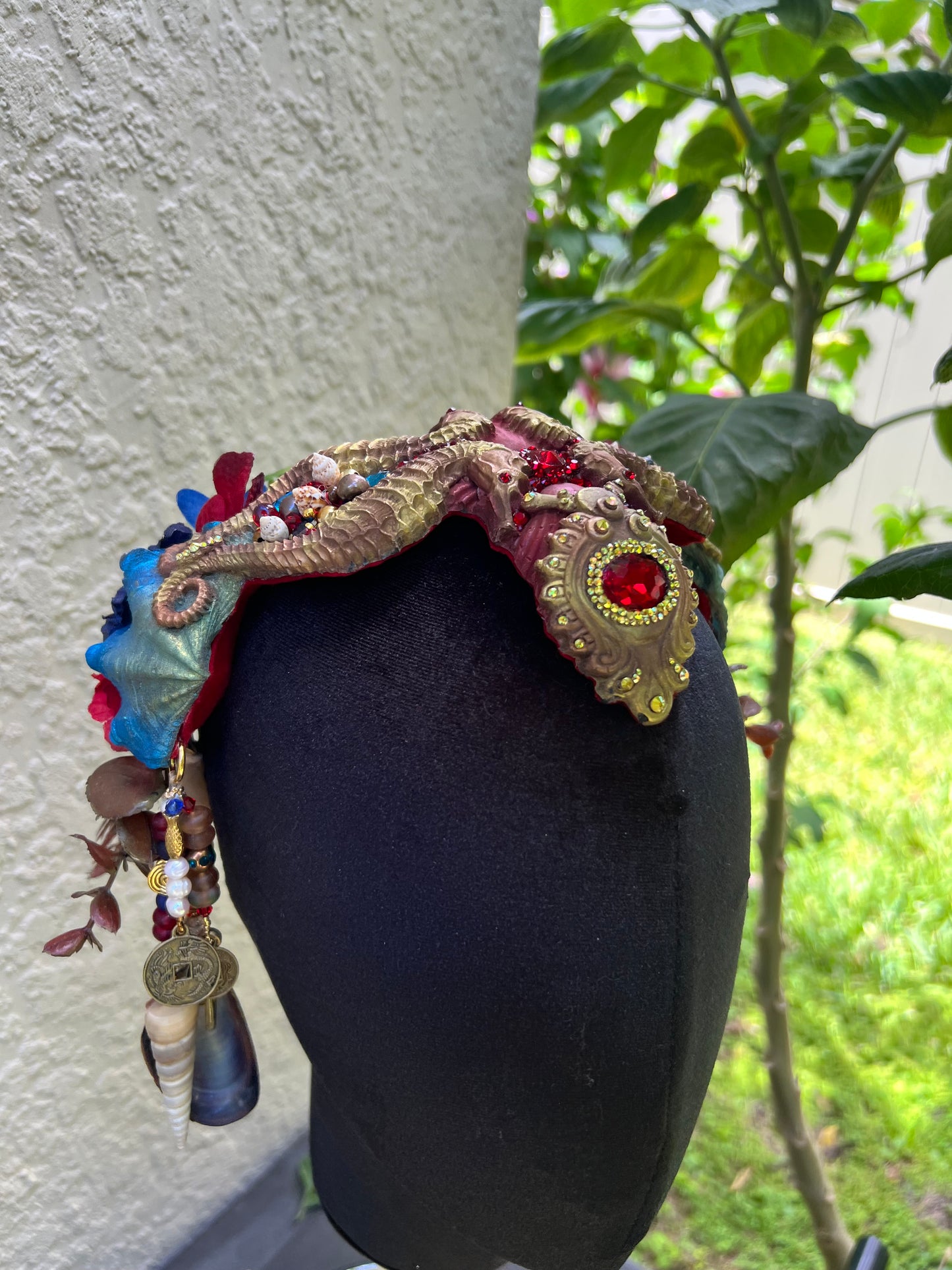 Pirate seahorse crown