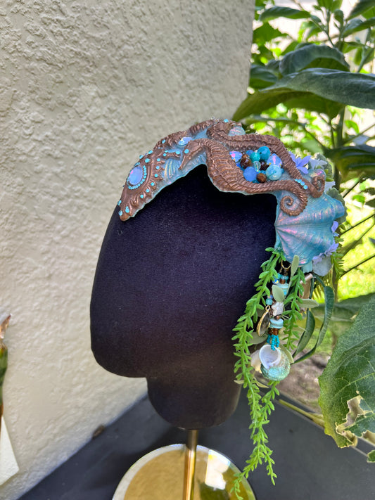 Blue/bronze seahorse crown