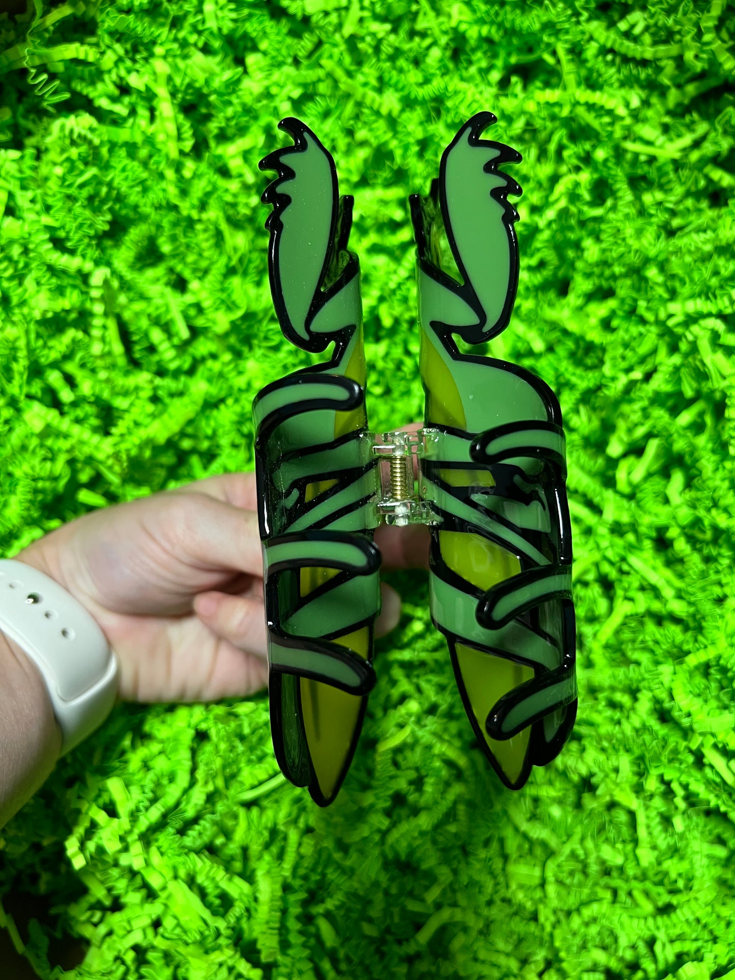 Presale mantis hair claw