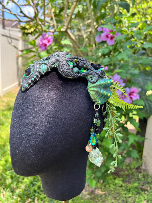 Black/green seahorse crown