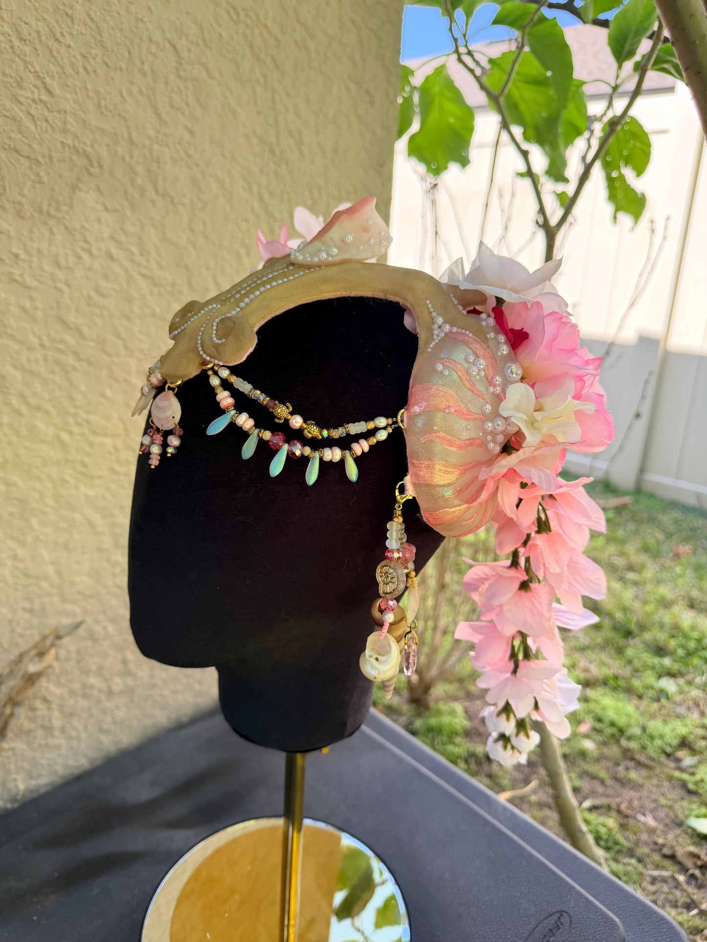 Champagne gold/ pink Nautilis crown ￼