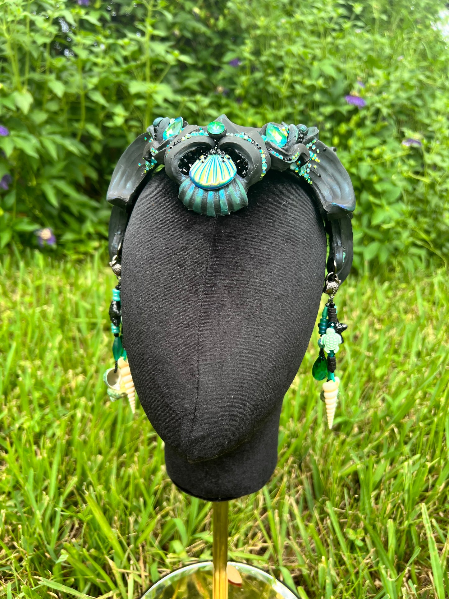 Blue/green/black crown
