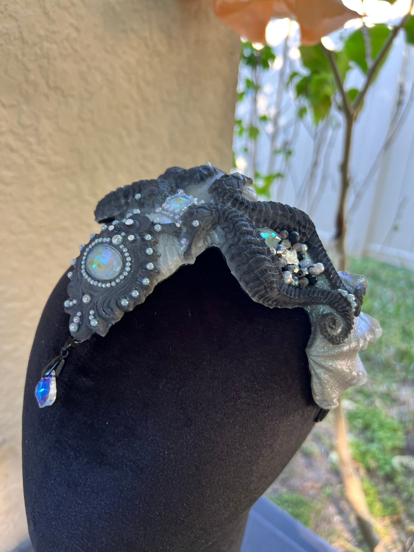 Black/ white seahorse crown