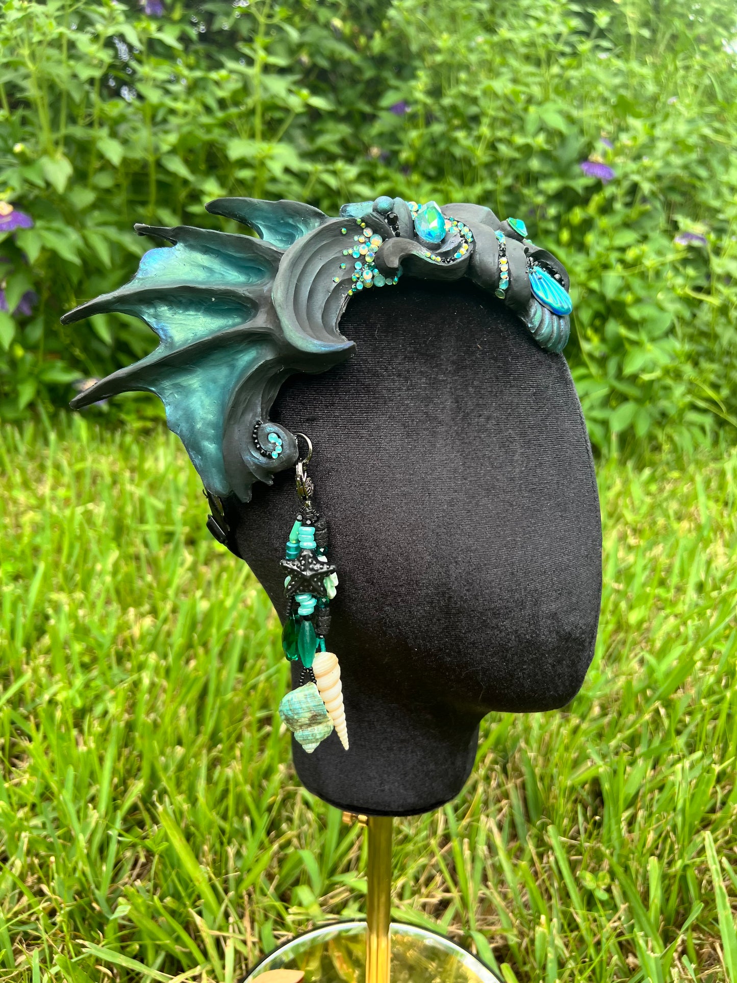 Blue/green/black crown