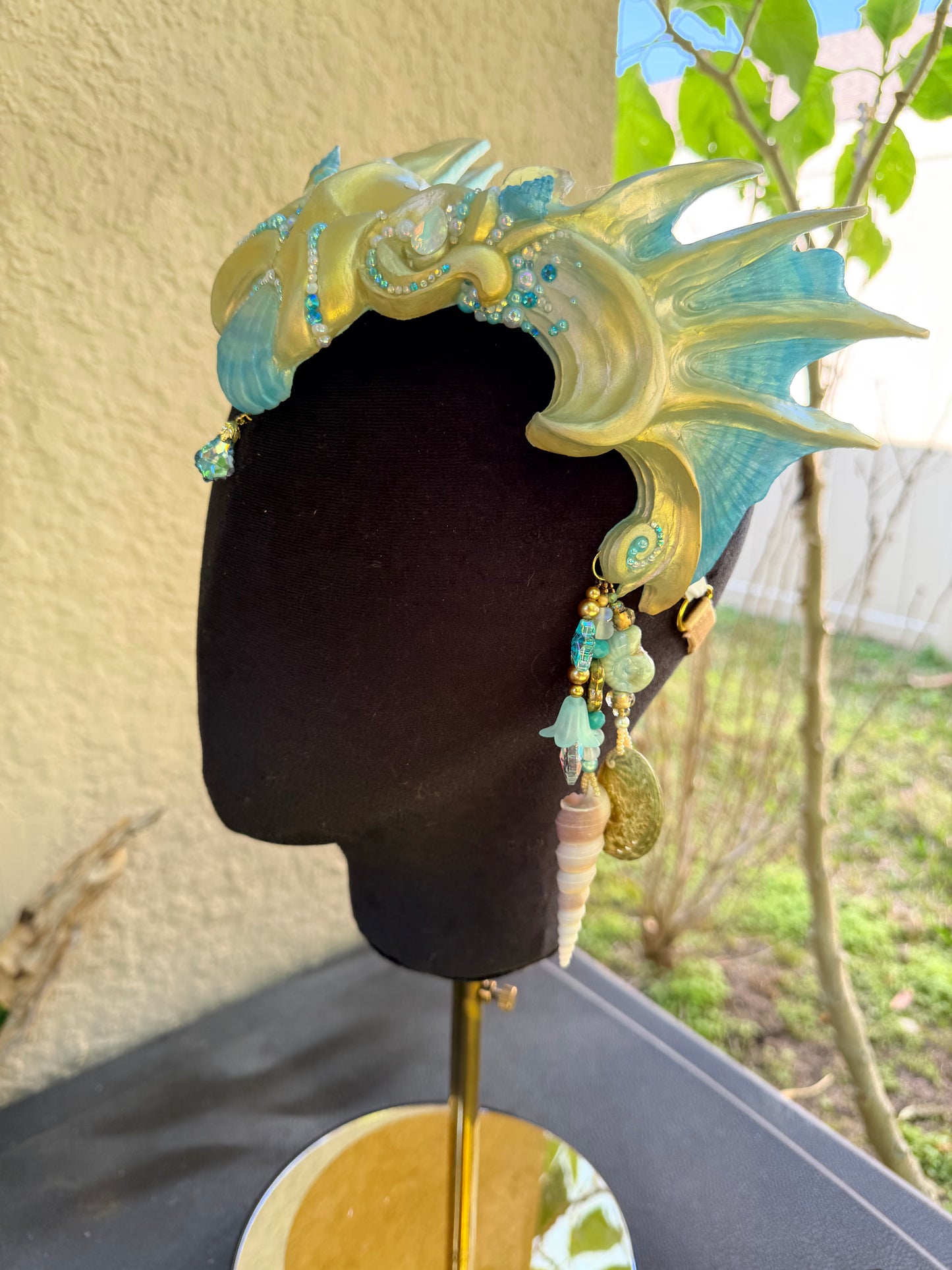 Gold/ blue/ white Calypso crown