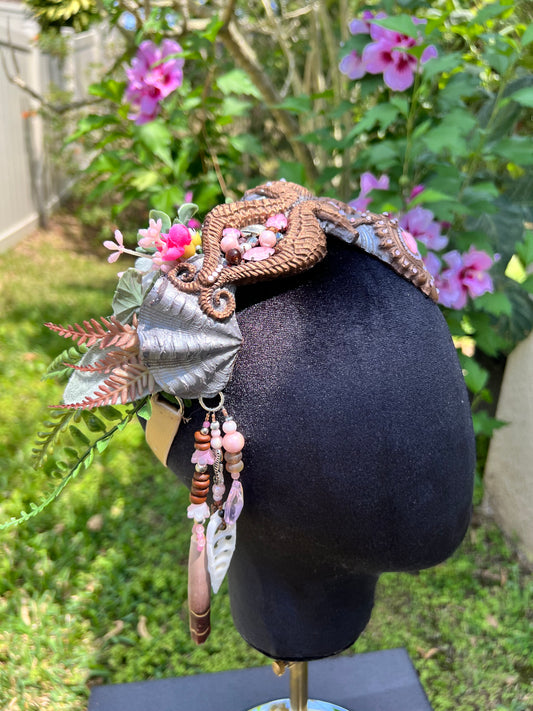 Bronze/pink seahorse crown