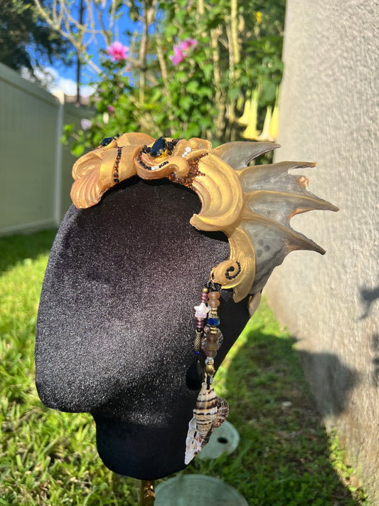 Gold/white crown