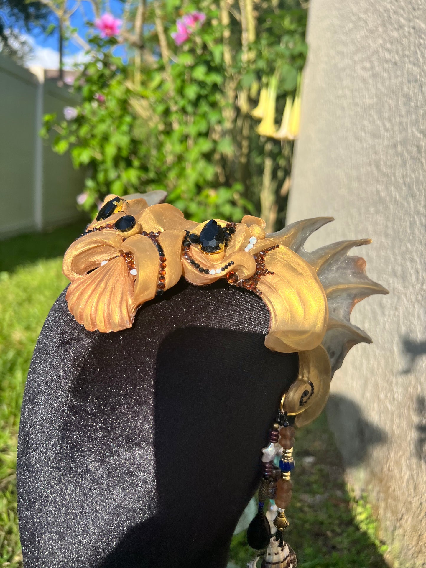 Gold/white crown