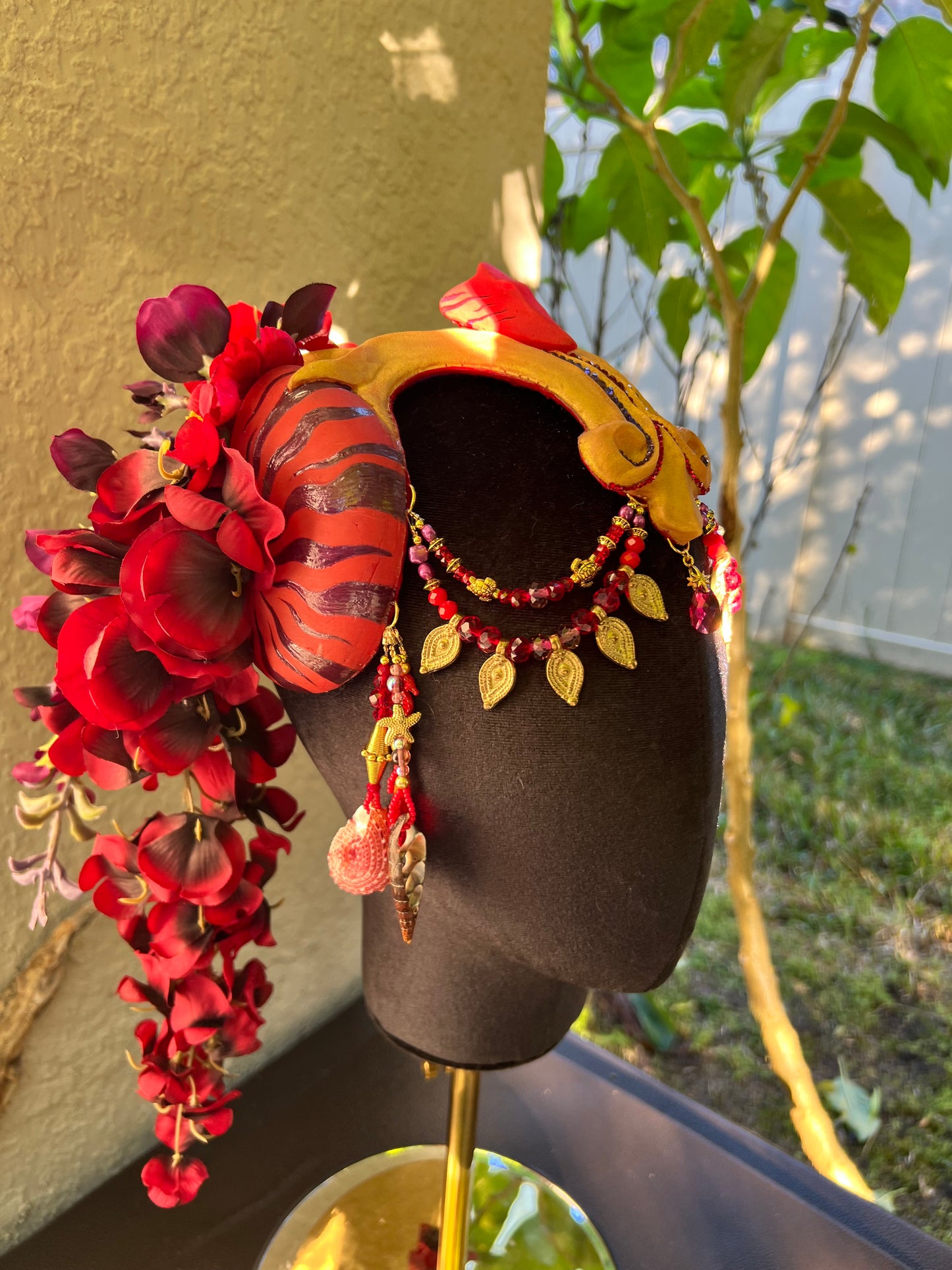 gold/red/ purple Nautilis crown ￼