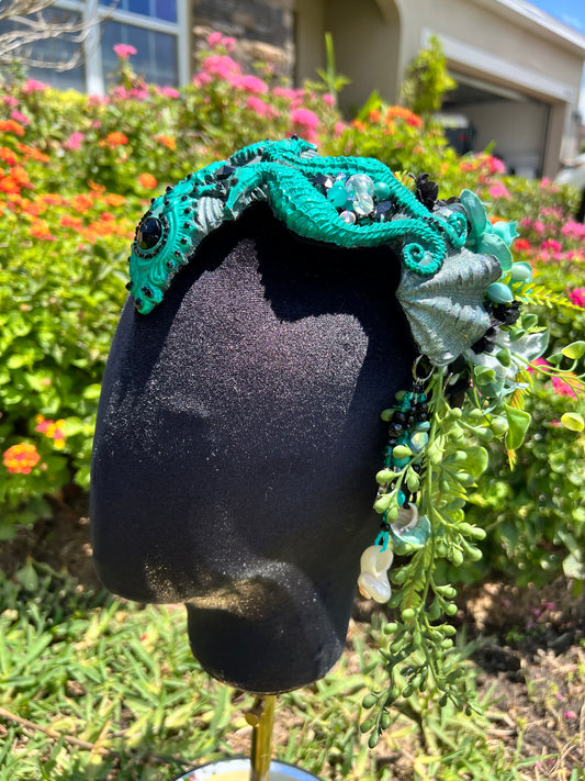 Holo Black/teal seahorse crown