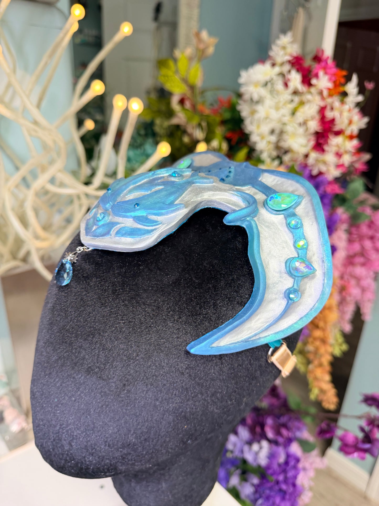 Blue/silver Echo crown