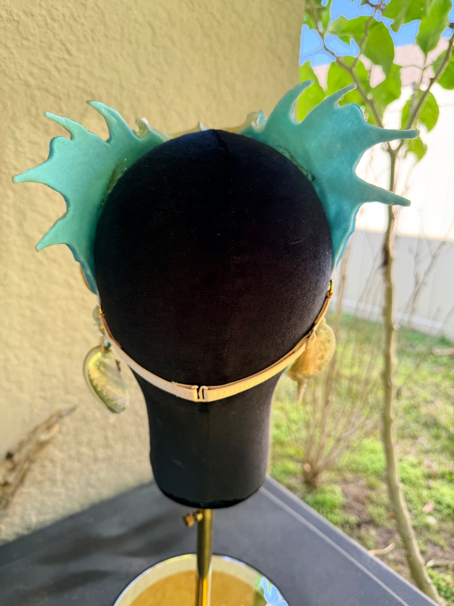 Gold/ blue/ white Calypso crown