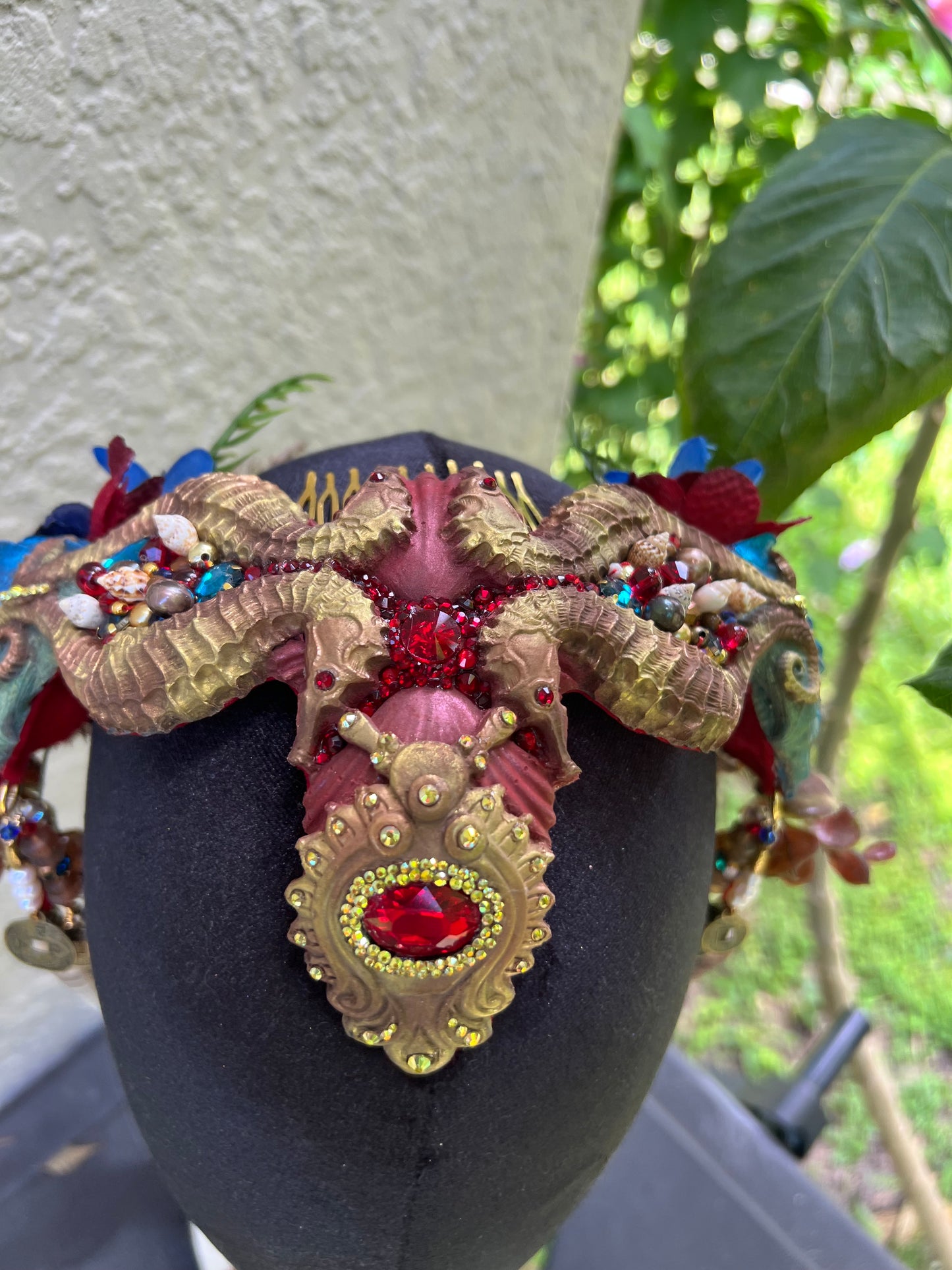 Pirate seahorse crown