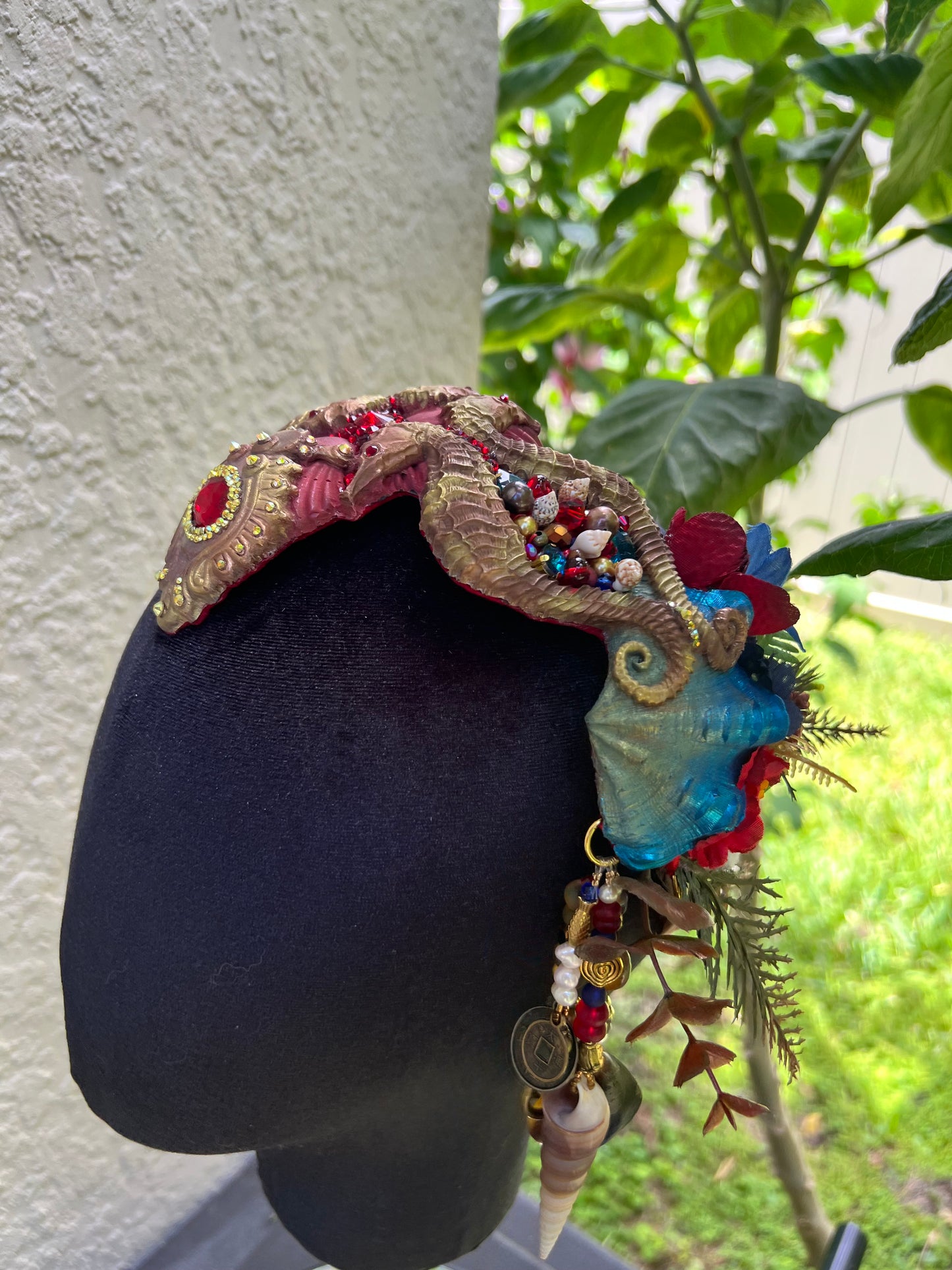 Pirate seahorse crown