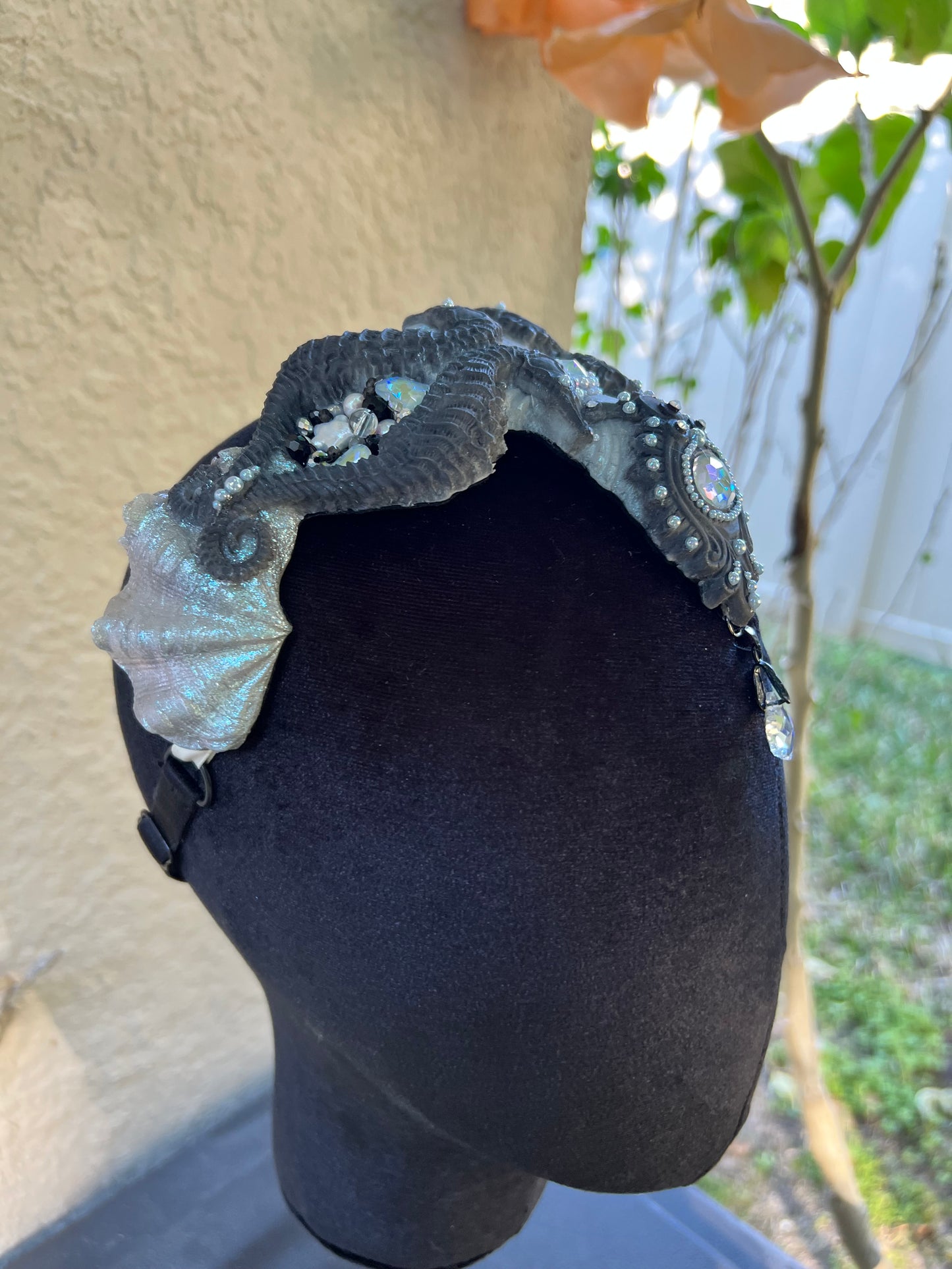 Black/ white seahorse crown