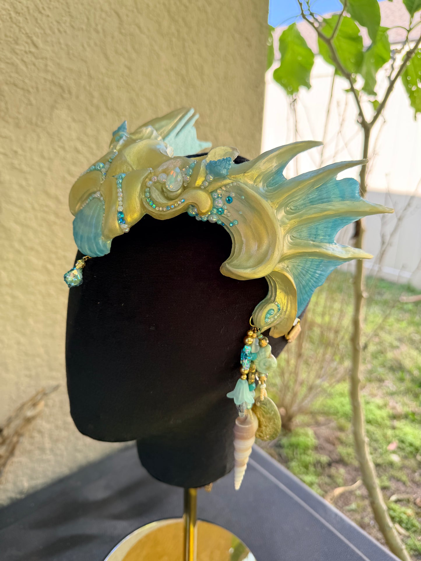 Gold/ blue/ white Calypso crown