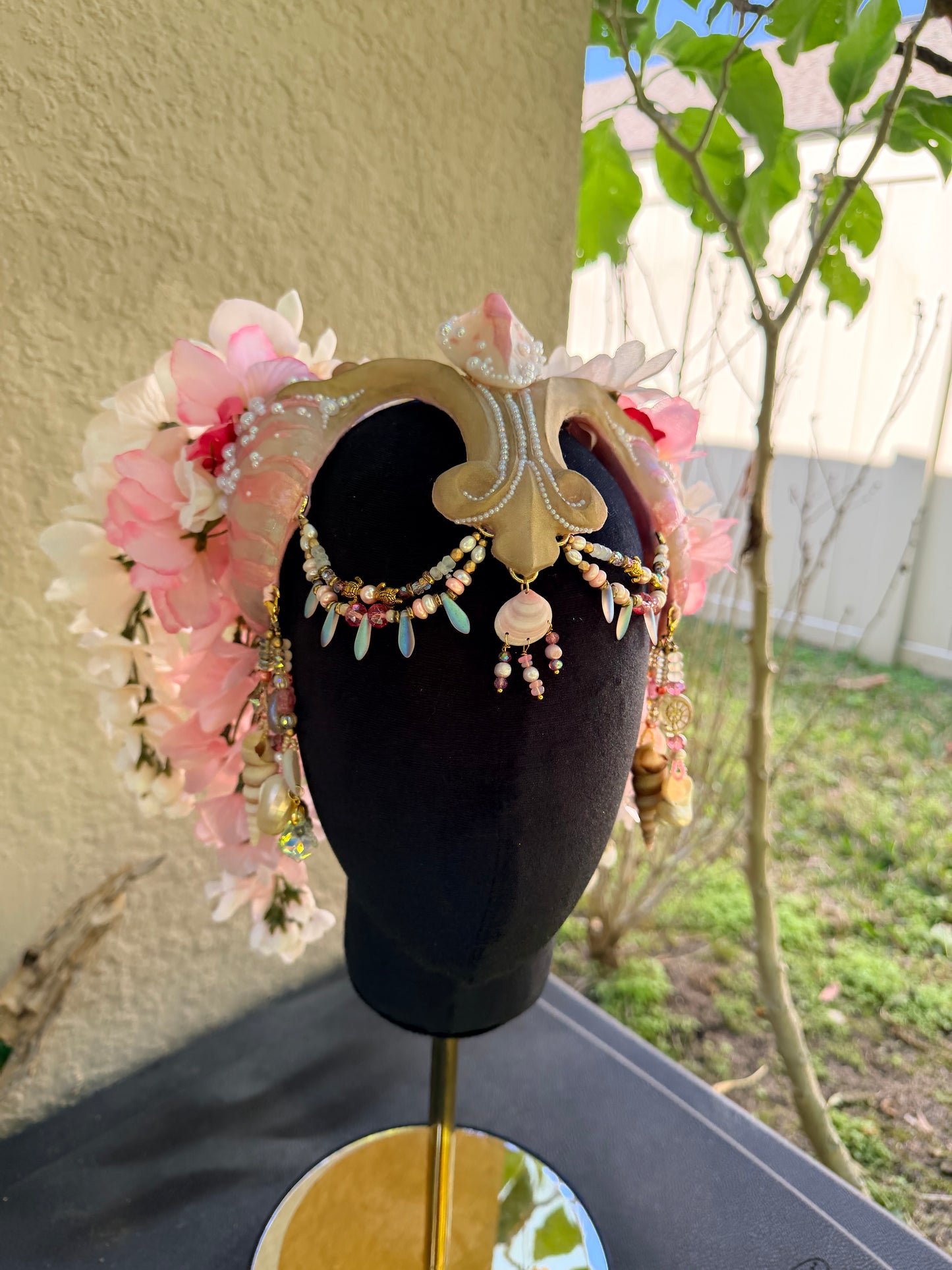 Champagne gold/ pink Nautilis crown ￼
