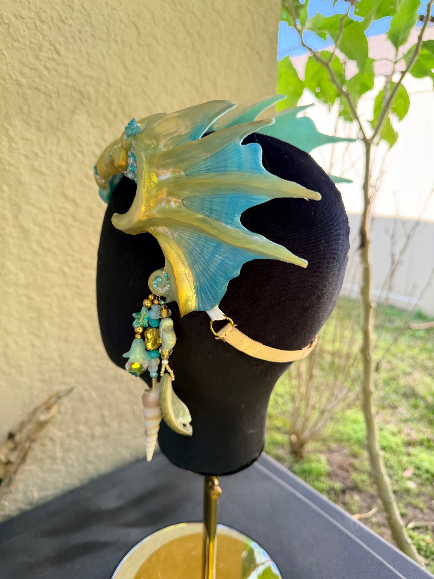 Gold/ blue/ white Calypso crown